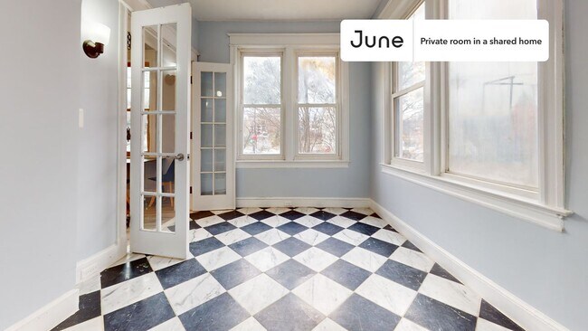 Room in Shared 7 bed/6 bath home in Dupont Park