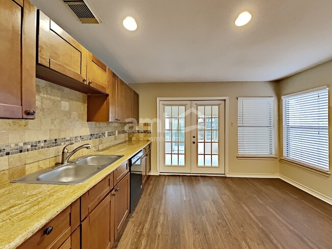 Photo - 8010 Manderly Pl