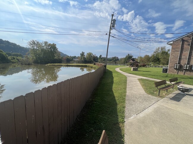 Backyard/Grill & Picnic Area - College Heights Apartments