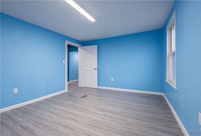 Photo - 599 Albany St