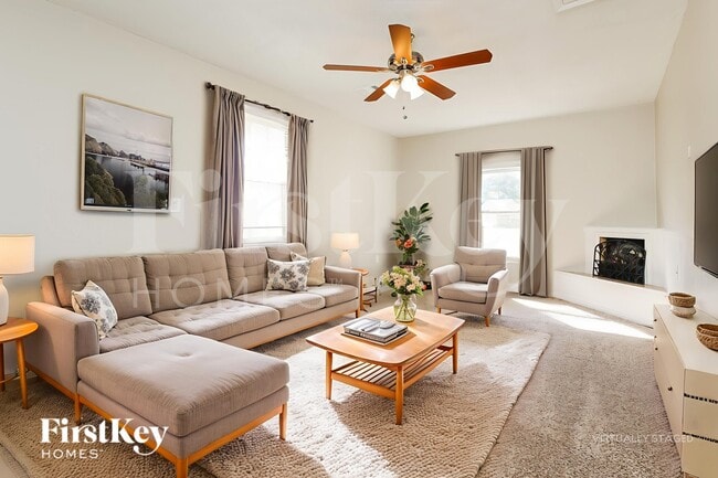 Photo - 303 Longstreet St