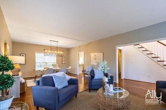 Photo - 170 W Rosewood Dr