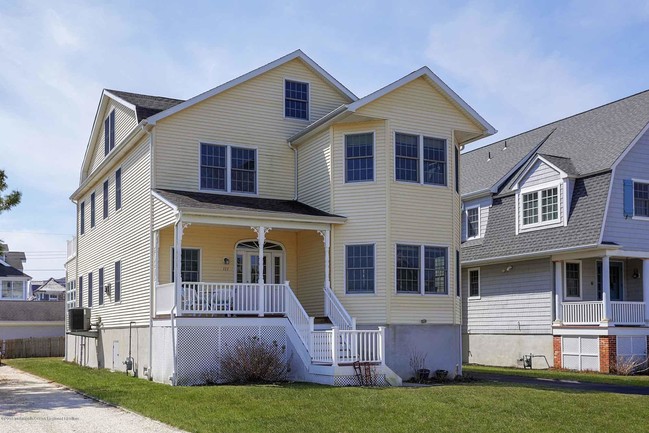 Photo - 111 York Ave