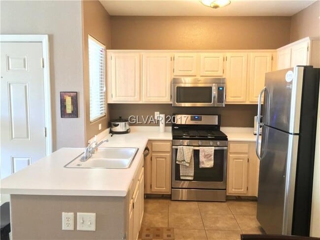 Building Photo - Stephanie St. 2725 Unit Stephanie St. 2725