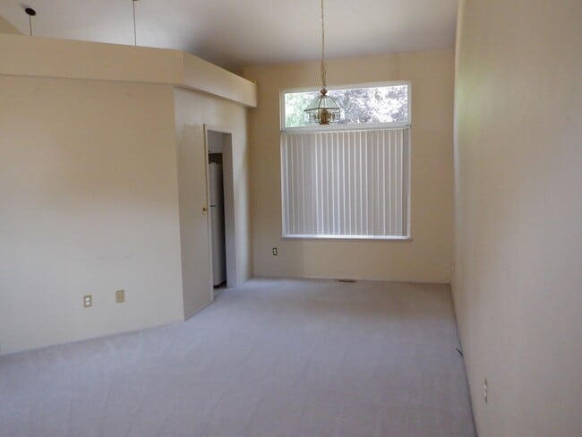 Photo - 5610 Mt Baker St SE