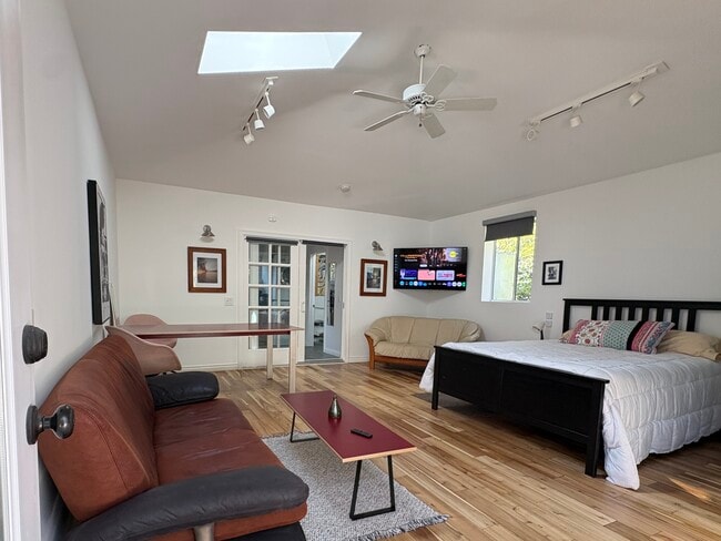 Photo - 3139 Veteran Ave