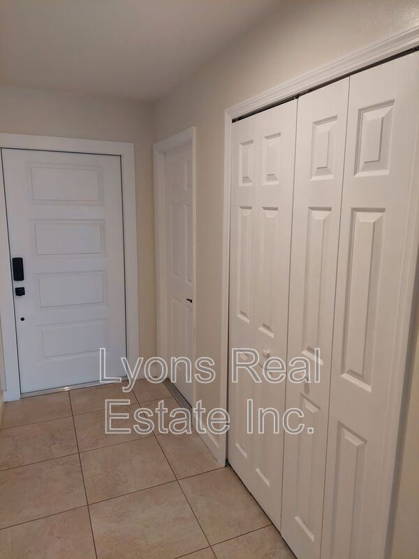 Photo - 611 SE 5th St