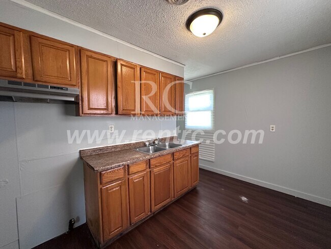 1012 Giddings-
