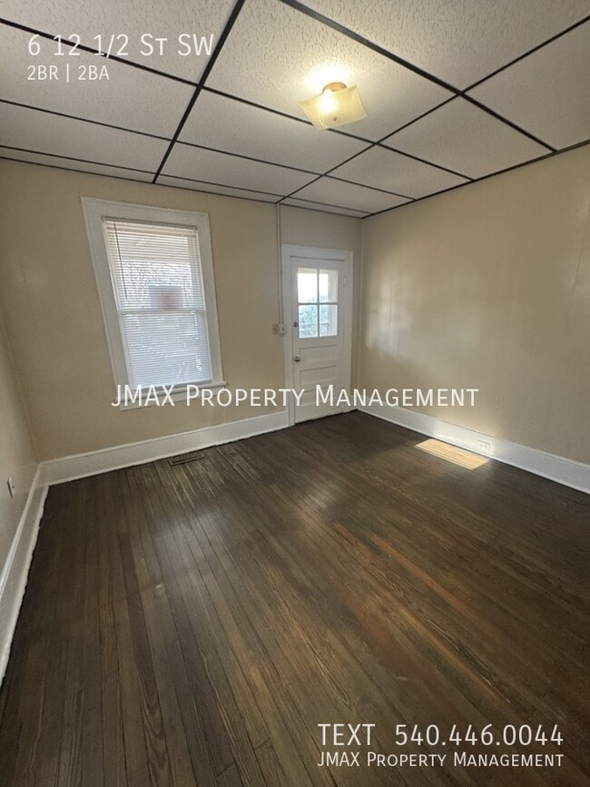 Photo - 6-12 1/2 12 1/2 St