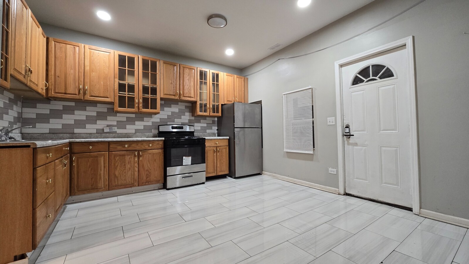 Photo - 4BR/1BA in Woodlawn – Updated, A/C, Parkin... Condo Unit 2