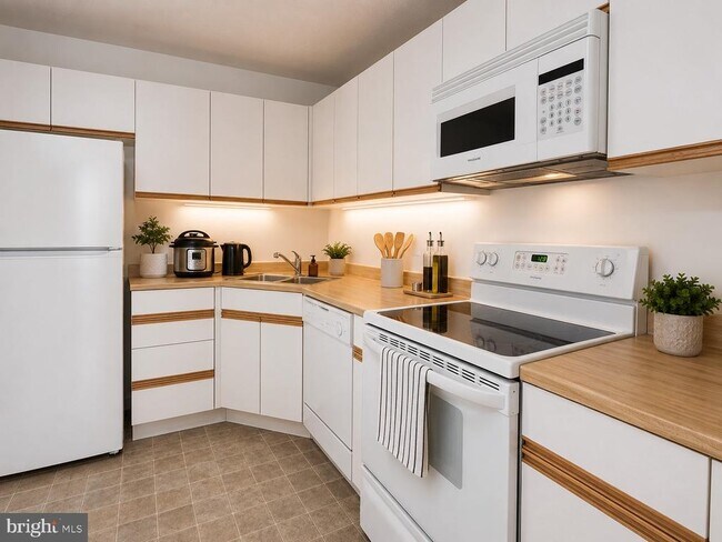 Photo - 241 S 6th St Unit 608F
