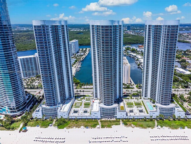 Photo - 15811 Collins Ave Unidad 1802