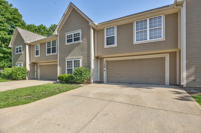 Middle unit of 3-plex - 11220 W 61st St Rental
