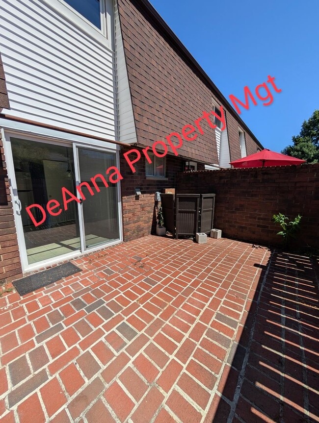 2581 Shakespeare Ln
