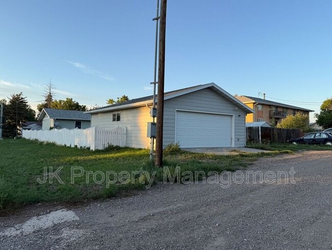 1400 6th Ave S