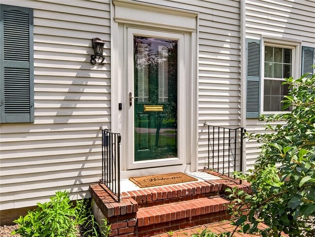 Photo - 82 Clovercrest Dr