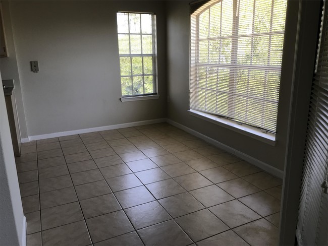 Photo - 1655 The Greens Way