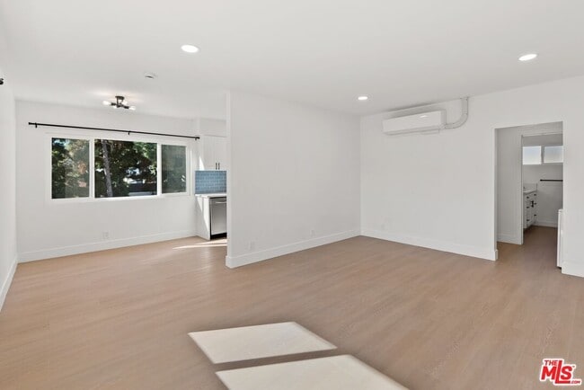 Photo - 4014 La Salle Ave