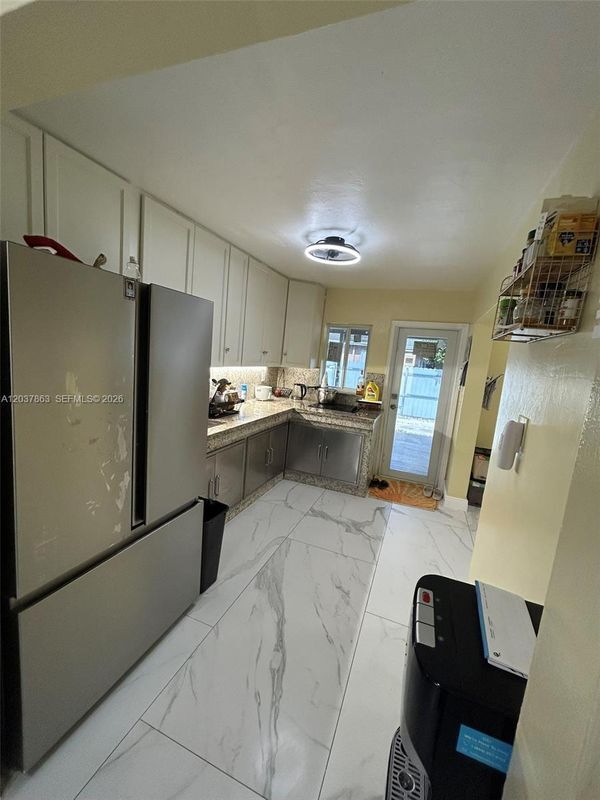 Photo - 5157 NE 5th Ave Unidad 1