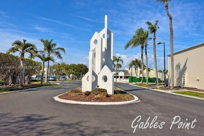 Building Photo - 6840 SW 45th Ln