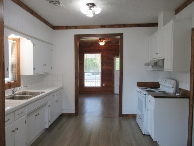 Photo - 1601 W Main St