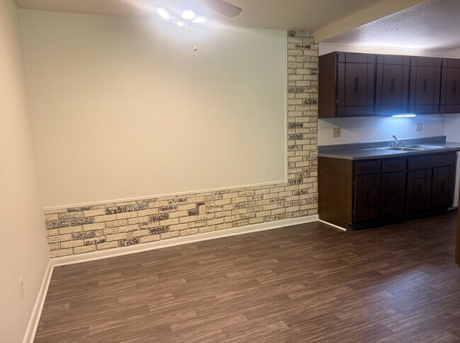 Woodbridge Manor Apartments