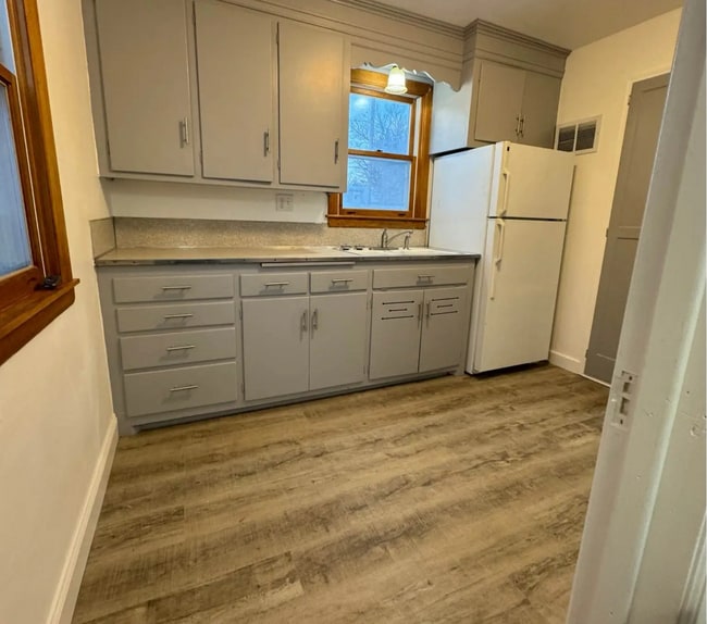 Building Photo - 1006 N 1st Ave