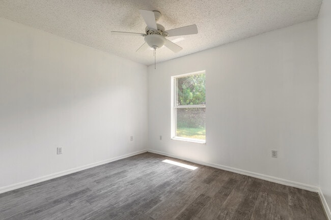Building Photo - 3214 Juniper Dr Rental