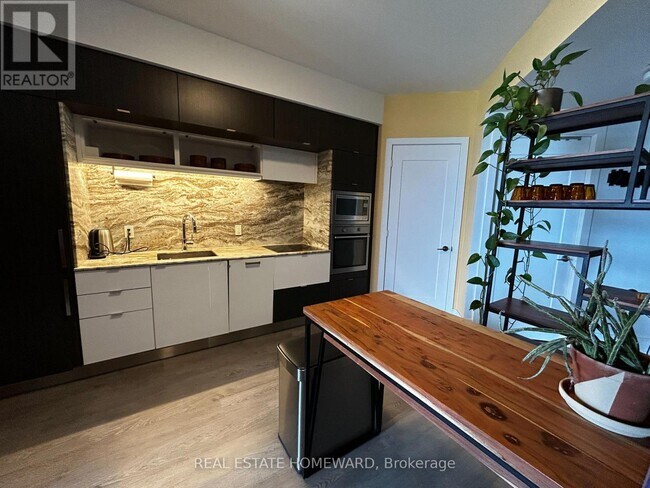 Photo - 1 Edgewater Dr Unit 413