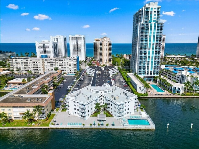 Building Photo - 1913 S Ocean Dr Unit 208A