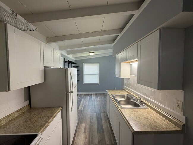 Photo - 1582 Bluebird Ln