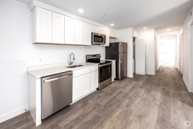 3BR, 1BA - 610SF - Kitchen