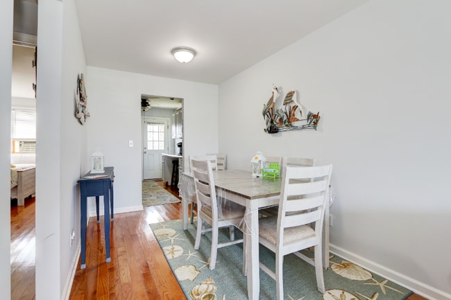 Photo - 3563 Bay Ave