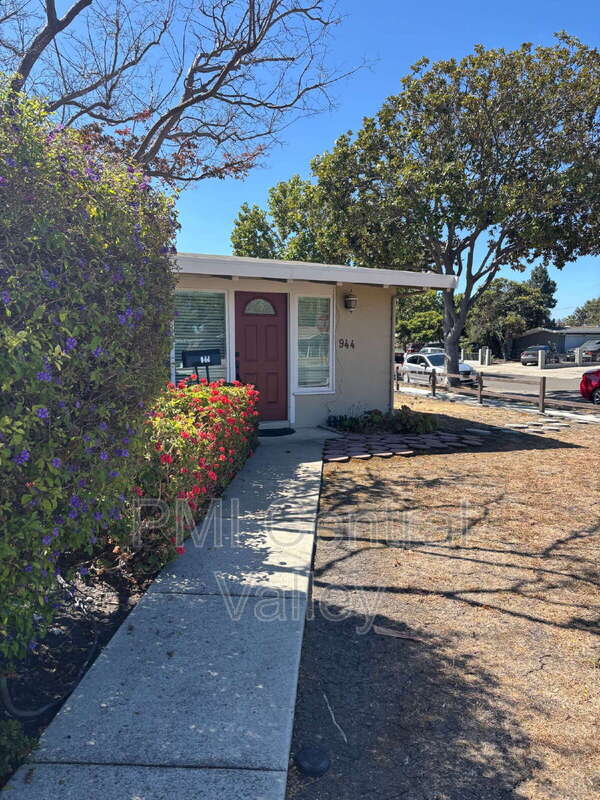 Photo - 944 Bridgewood Way