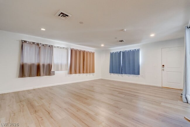 Building Photo - 1489 Santa Anita Dr