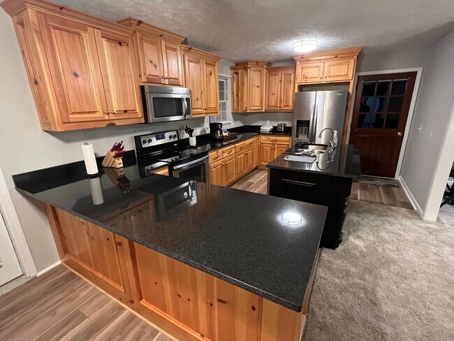 Photo - 810 Jefferson River Rd