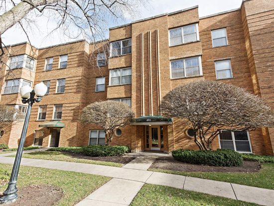 Building overlooks park like courtyard - 4911 N Wolcott Ave Unit Apt. 2A