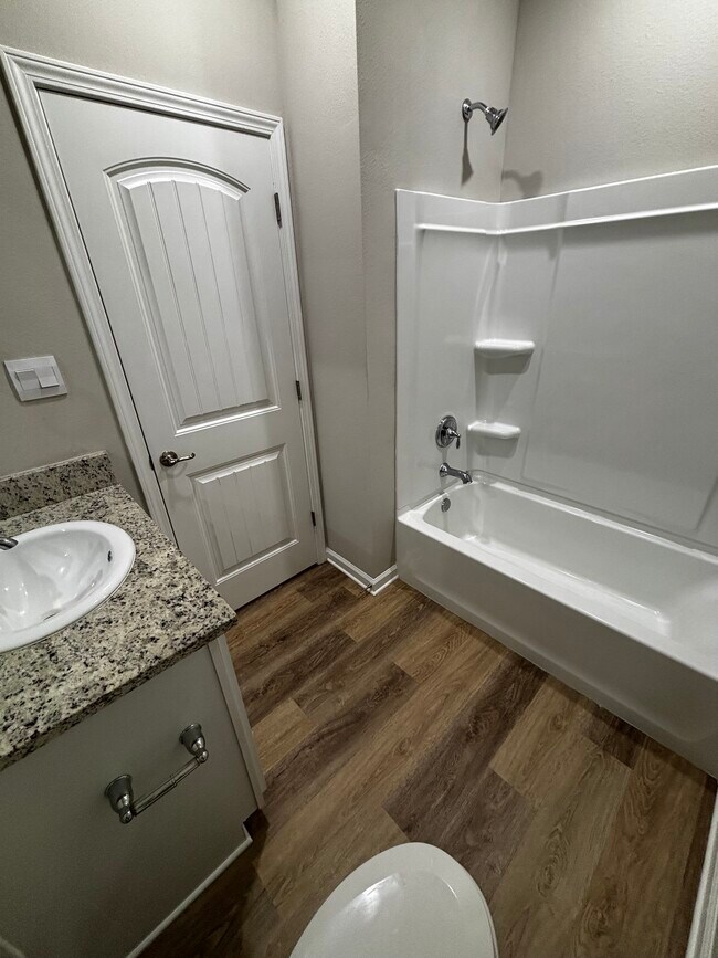 Photo - 5928 Pier Park Ave