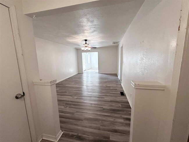 Photo - 208 Cherrywood Dr