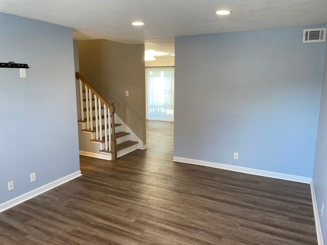 Living room - 1010 Country Club Rd Unit N2