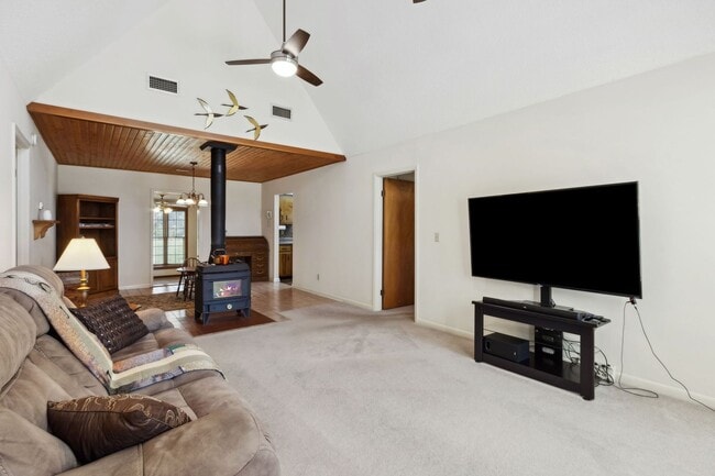 Photo - Peaceful Country Living Close to Everything