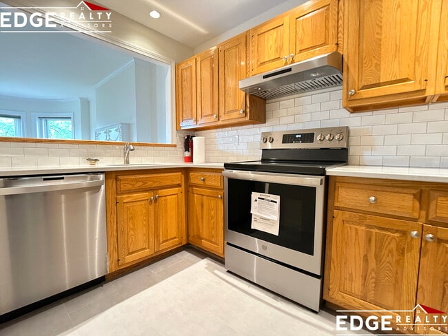 Building Photo - 43 Carlton St Unit 3