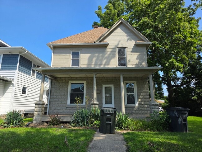 Building Photo - 305 E Bowman St