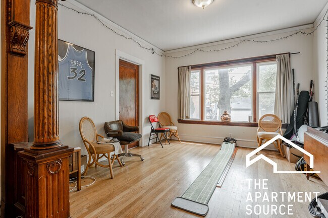 Building Photo - 3010 N Greenview Ave Unit 1F Rental
