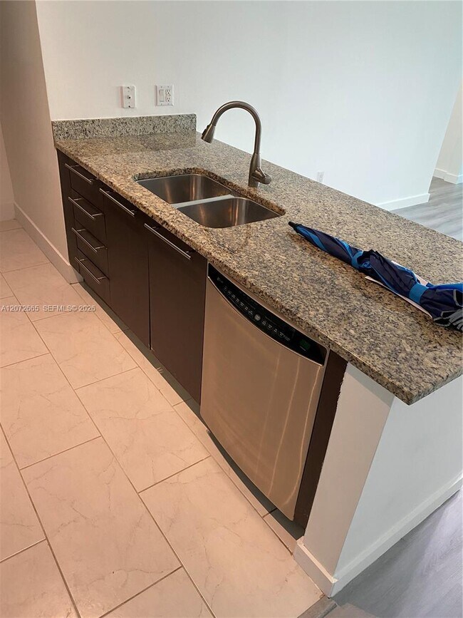 Photo - 950 Brickell Bay Dr Unidad 801