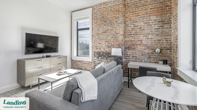 Photo - 425 20th St S Unidad 203.579040