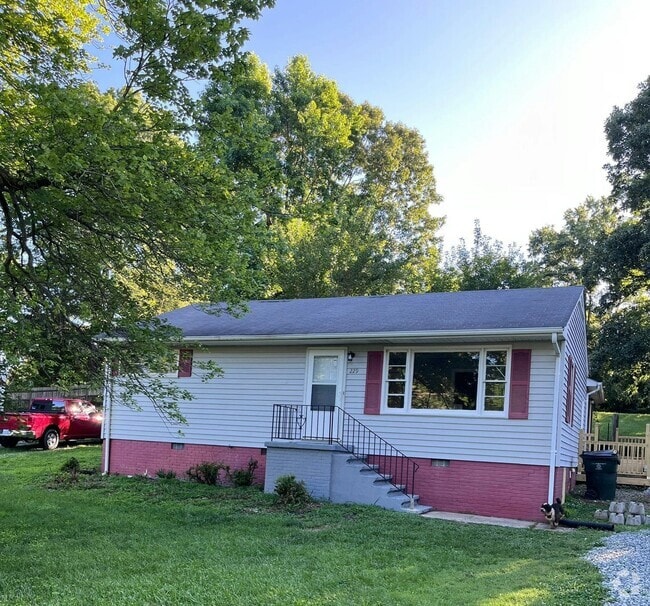 Building Photo - 229 Watson Dr Rental