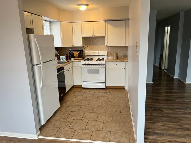 Photo - 4714 Saint Denis Dr Unit B