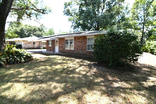 Photo - 3 bedroom, 1.5 bath home in quaint, well m...