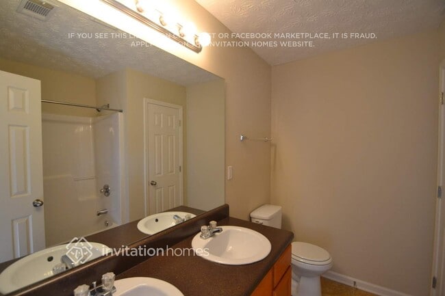 Photo - 552 Bridgeport Pl